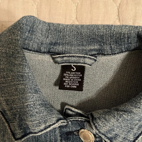 BLUE JEAN JACKET~RED PLAID ARMS~NWOT~SIZE S - Picture 2 of 11